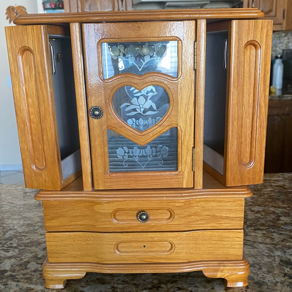 Jewelry box